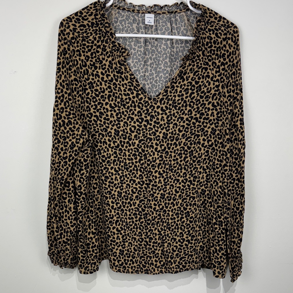 Old Navy Leopard Print V-Neck Long Sleeve Blouse. Size Medium